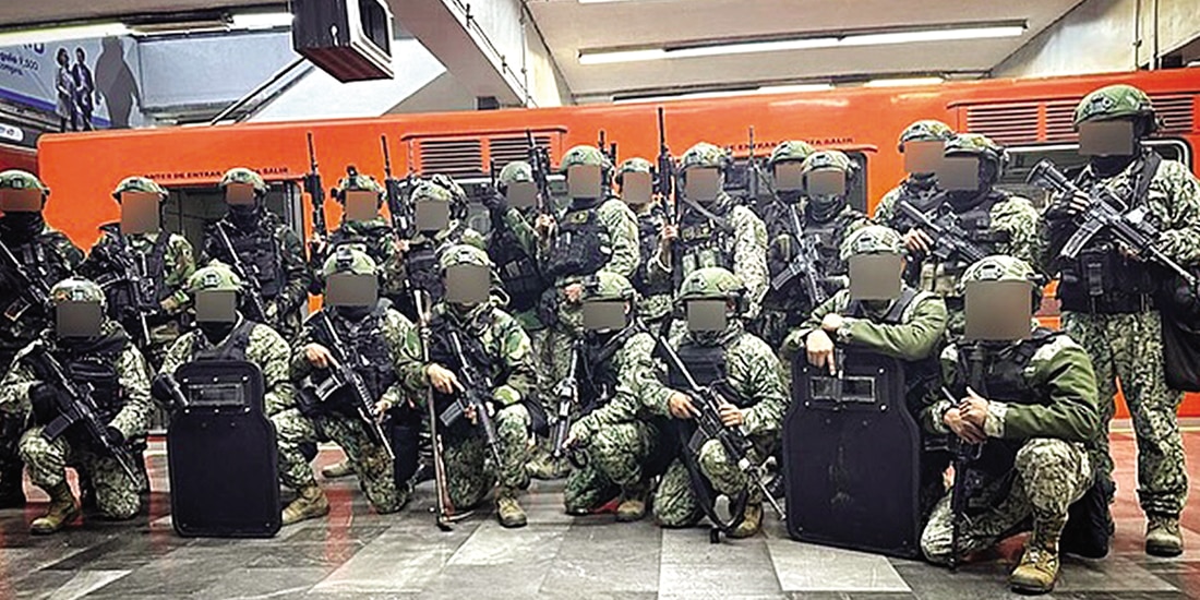 Personal del Ejército que realizó prácticas antiterroristas en el Metro, ayer.