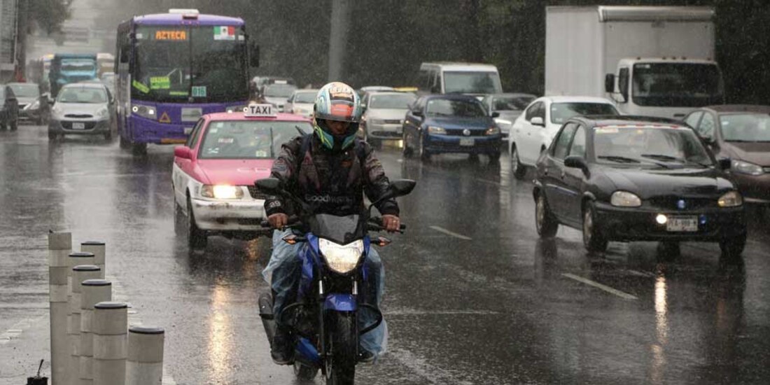 Lluvia colapsa vialidades en la CDMX y afecta 13 alcaldías