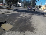 Bache de gran tamaño en vialidad de la Ciudad de México.