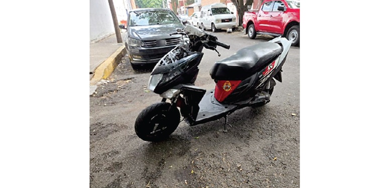 Los interceptan
en una motocicleta,
que les fue
incautada.