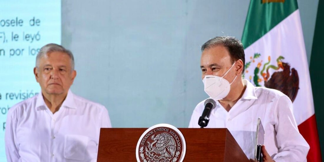 Al frente, el secretario de Seguridad Alfonso Durazo; atrás, presidente Andrés Manuel López Obrador