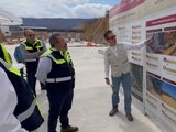 Jorge Nuño Lara supervisa autopista que reducirá recorrido de la capital de Oaxaca a Puerto Escondido.