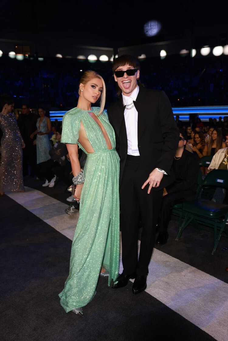 Paris Hilton quiere que Peso Pluma colabore en su próximo disco: 'Es increíble'