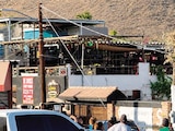 UNA BALACERA el 12 de julio afuera del bar La Terraza, en Cabo San Lucas, dejó tres muertos. De manera extraoficial, se atribuyó a grupos asociados a la Chapiza y a la Mayiza.