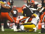 Una acción del duelo entre Steelers y Browns de la NFL