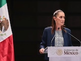 Claudia Sheinbaum al hacer el anuncio.