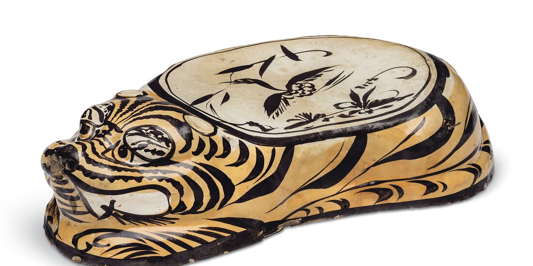 Almohada de cerámica de la dinastía china Jin (1115-1234).