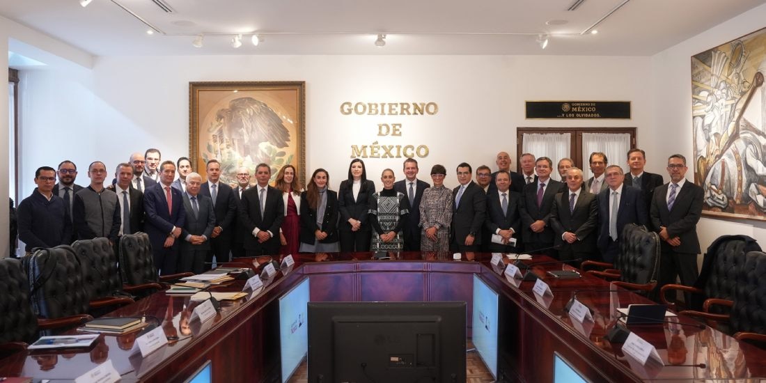 Sheinbaum aborda perspectivas económicas del país con Banxico e integrantes de la ABM.