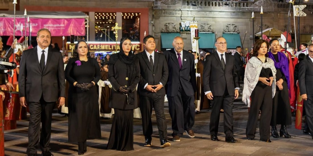 Ricardo Gallardo participa en la 73 edición de la Procesión del Silencio en San Luis Potosí.