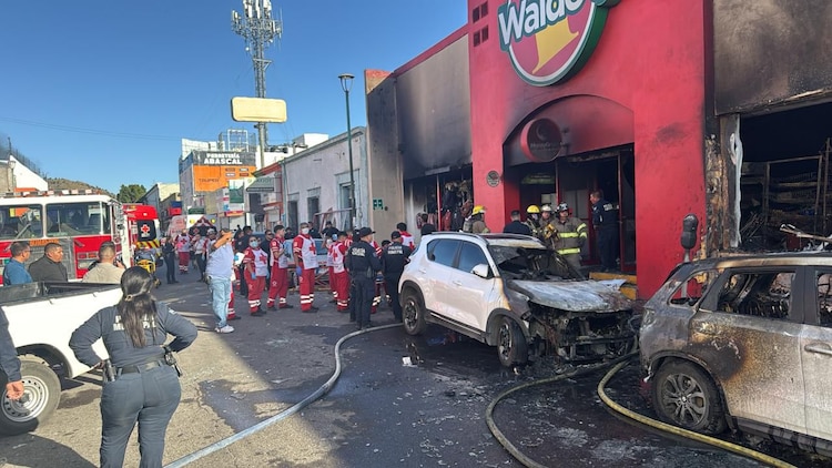 Incendio en tienda de Hermosillo deja varios muertos y heridos.