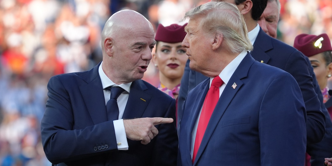 El presidente de la FIFA, Gianni Infantino, junto al presidente de EU, Donald Trump.