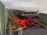 Sigue la erupción de volcán en La Palma, y la lava entra a las casas