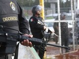 Custodios refuerzan seguridad en el Cereso de Puebla.