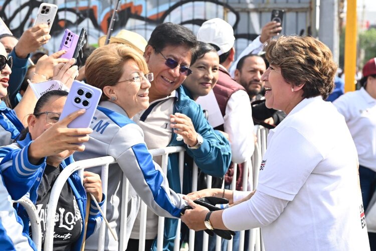 Junto a la Alcaldesa Azucena Cisneros, la Gobernadora Delfina Gómez impulsa la campaña "Limpiemos Nuestro EdoMéx".