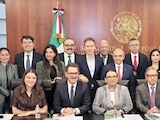 Rosa Icela Rodríguez (c.), ayer, en reunión con legisladores, como parte de la glosa del 2.o Informe.
