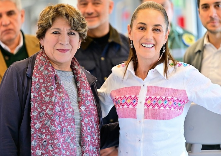 A la derecha, la Presidenta Claudia Sheinbaum; a la izquierda, la gobernadora Delfina Gómez.