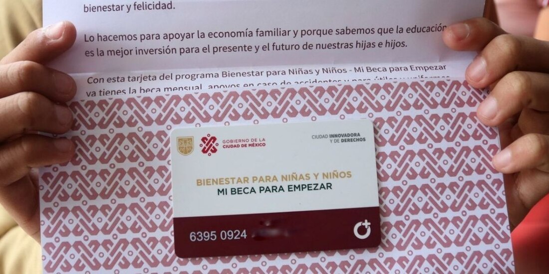 Claudia Sheinbaum Pardo, jefa de Gobierno de la Ciudad encabezó la presentación del programa “Bienestar para niñas y niños, Mi Beca para Empezar”, que se llevo a cabo en la Escuela Secundaria Técnica no. 67 "Francisco Díaz de León"