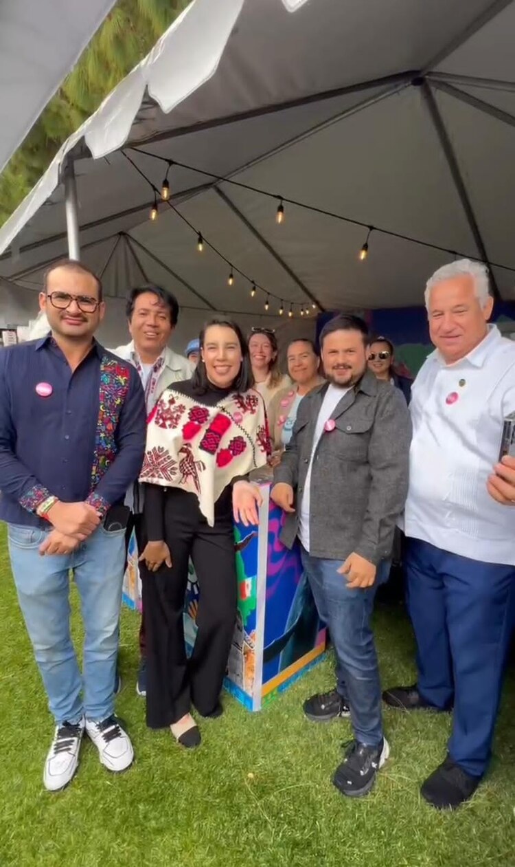 Al centro, la secretaria de Turismo federal, Josefina Rodríguez Zamora.