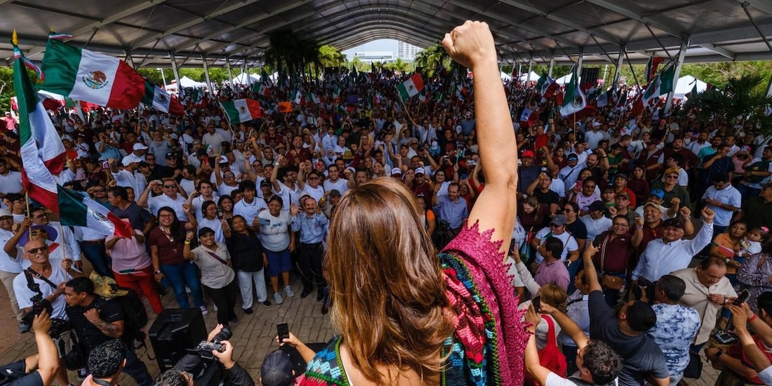 Mara Lezama encabezó la concentración de más de 25 mil quintanarroenses en el Malecón Tajamar en respaldo a la presidenta de México.