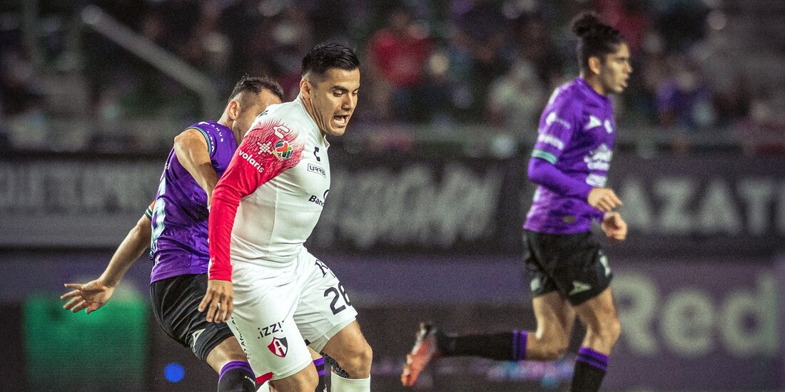 Una acción del duelo entre Atlas y Mazatlán de la Liga MX