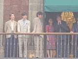 BTS en Palacio Nacional saludando a las ARMY