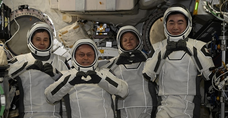 Tripulación de la NASA a bordo de la misión Crew-11