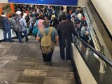 Metro CDMX inició la semana con aglomeraciones en rutas como la Línea 7, en foto.