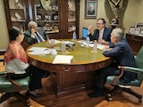 El presidente Andrés Manuel López Obrador, junto con Marcelo Ebrard y Alfonso Romo durante la llamada con el presidente de Estados Unidos, Joe Biden.