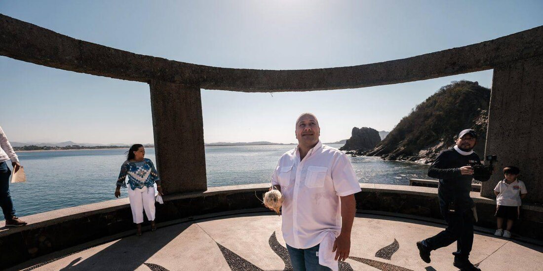 En Jalisco, Alfaro consolidó programas educativos y transformó la red de carreteras del estado.