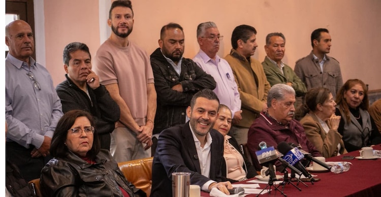 Ulises Mejía Haro y su equipo político