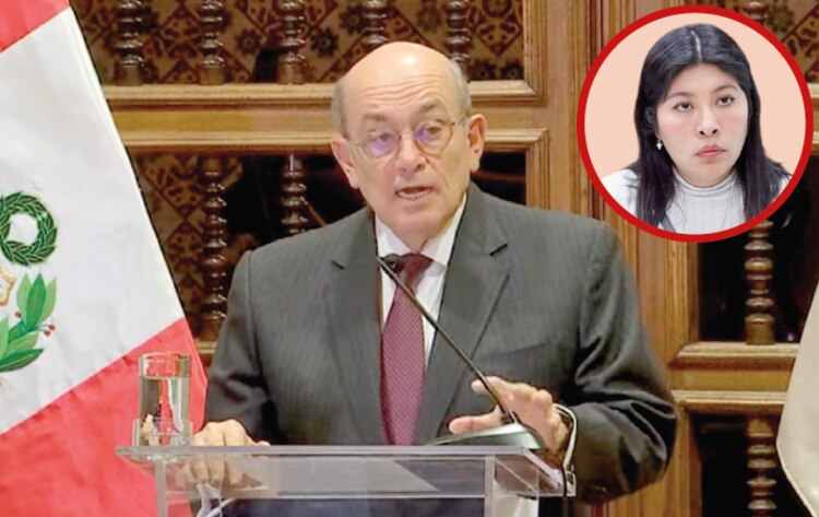 El canciller Hugo de Zela; en el círculo, Bettsy Chávez.