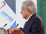 AMLO exhibió en la mañanera las tarjetas que entrega Adrián de la Garza en Nuevo León.