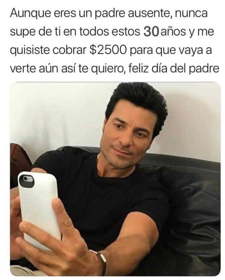 Felicitan a Chayanne por el Día del Padre.