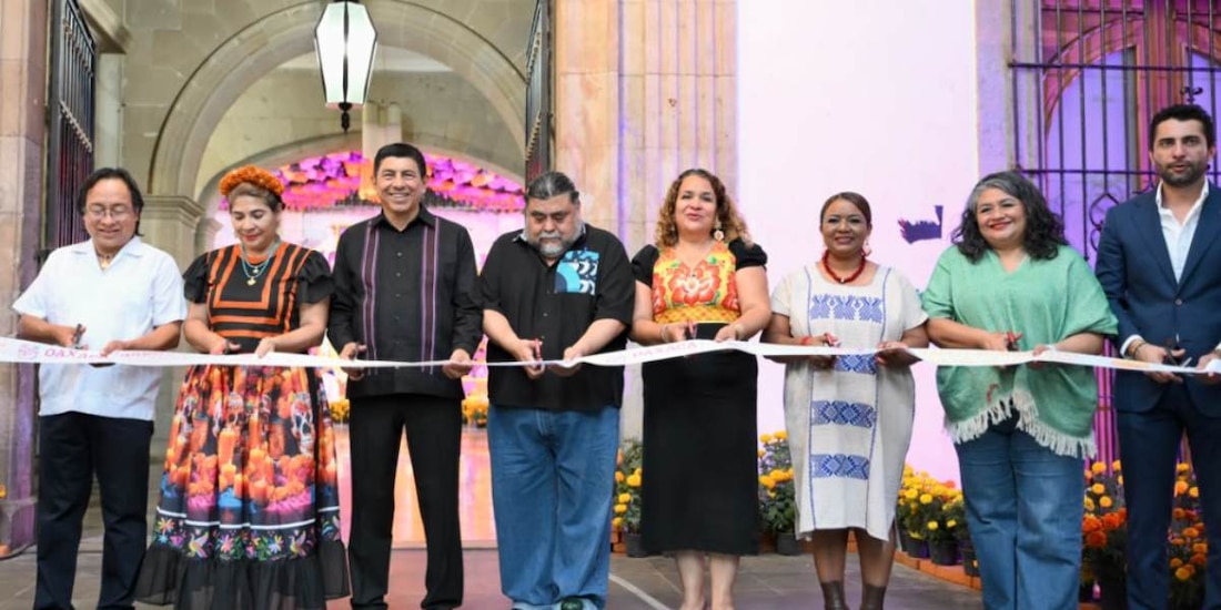 El Palacio de Gobierno de Oaxaca abrió sus puertas a visitantes nacionales e internacionales bajo el concepto de Casa del Pueblo en el marco del Día de Muertos.
