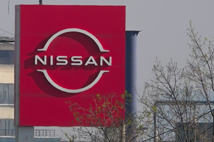 Sheinbaum advierte pérdida de mercado nacional a Nissan si toma sale de México ante aranceles.