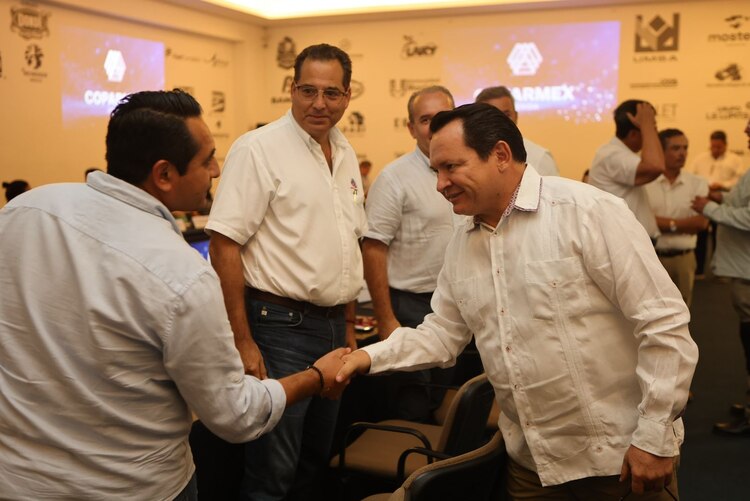 Diaz Mena busca la simplificación de trámites con la creación de una ventanilla única.