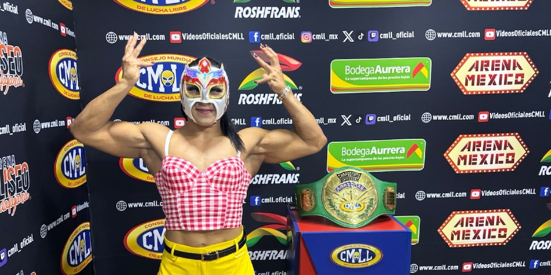 Olympia junto al Campeonato Universal de Amazonas del CMLL