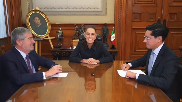 Al centro, la Presidenta Claudia Sheinbaum.