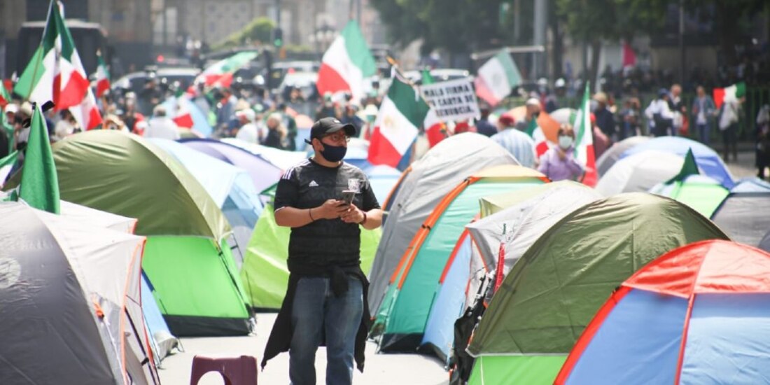 "Vamos a asumir que el señor dice que nos da las garantías para estar aquí, que quite la policía ya", demandó el dirigente de la agrupación.