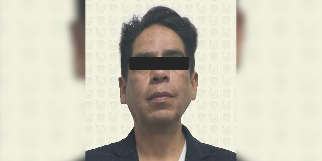 Vinculan a proceso a Enrique "N", profesor acusado de grabar por debajo de la falda a una de sus alumnas.