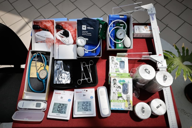 Parte de los artículos adquiridos para la Clínica de Medicina Familiar "Iztapalapa II".