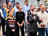Claudia Sheinbaum (izq.) supervisó los trabajos de construcción de la Línea 4 del Cablebús en la estación Universidad.