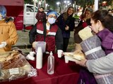 Entregan cobijas y alimentos calientes a personas en situación de vulnerabilidad en Coyoacán.