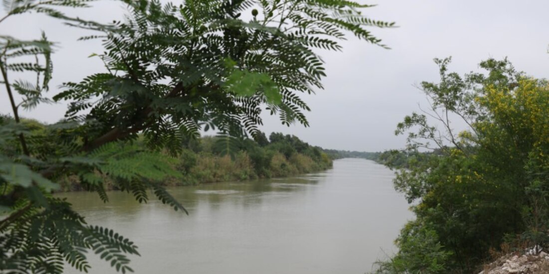 El padre de la menor la dejó en manos de un joven para que la ayudara a cruzar el Río Bravo y llegar a Texas