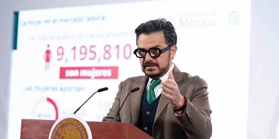 El director general del IMSS, Zoé Robledo, ayer, en Palacio Nacional.