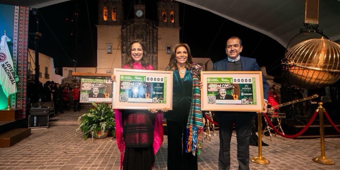 Al centro, la directora de la Lotería Nacional, Olivia Salomón Vibaldo, junto a la gobernadora Libia Dennise García Muñoz Ledo.