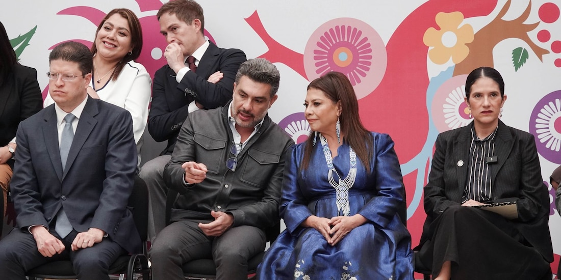 Al centro, la Jefa de Gobierno, Clara Brugada, y el diputado local, Jesús Sesma.