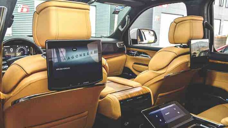 Pantalla en el panel central de la segunda fila.