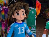 Jugadores de la Selección Mexicana se convierten en piñatas.