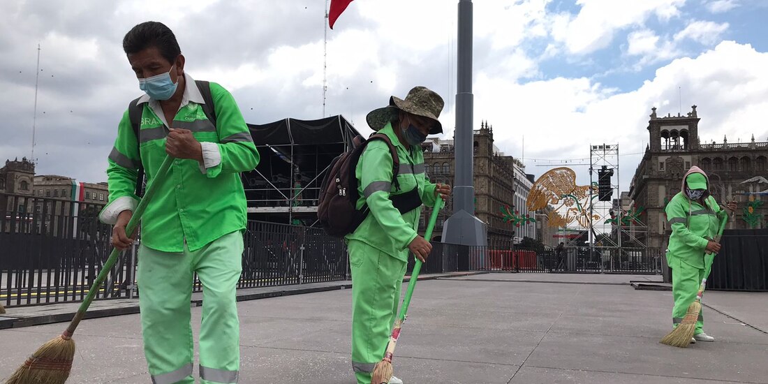 Operativo de limpieza en el primer cuadro de la CDMX con motivo de las Fiestas Patrias.